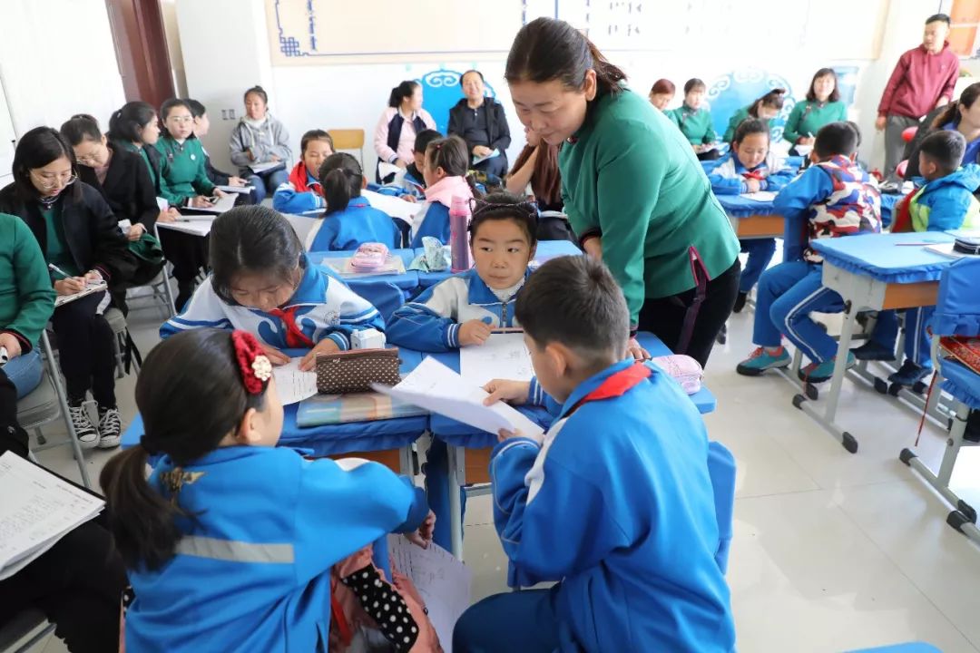 在实践与教研中走向名师蒙古族数学名师斯日根老师的三步教法研修学习