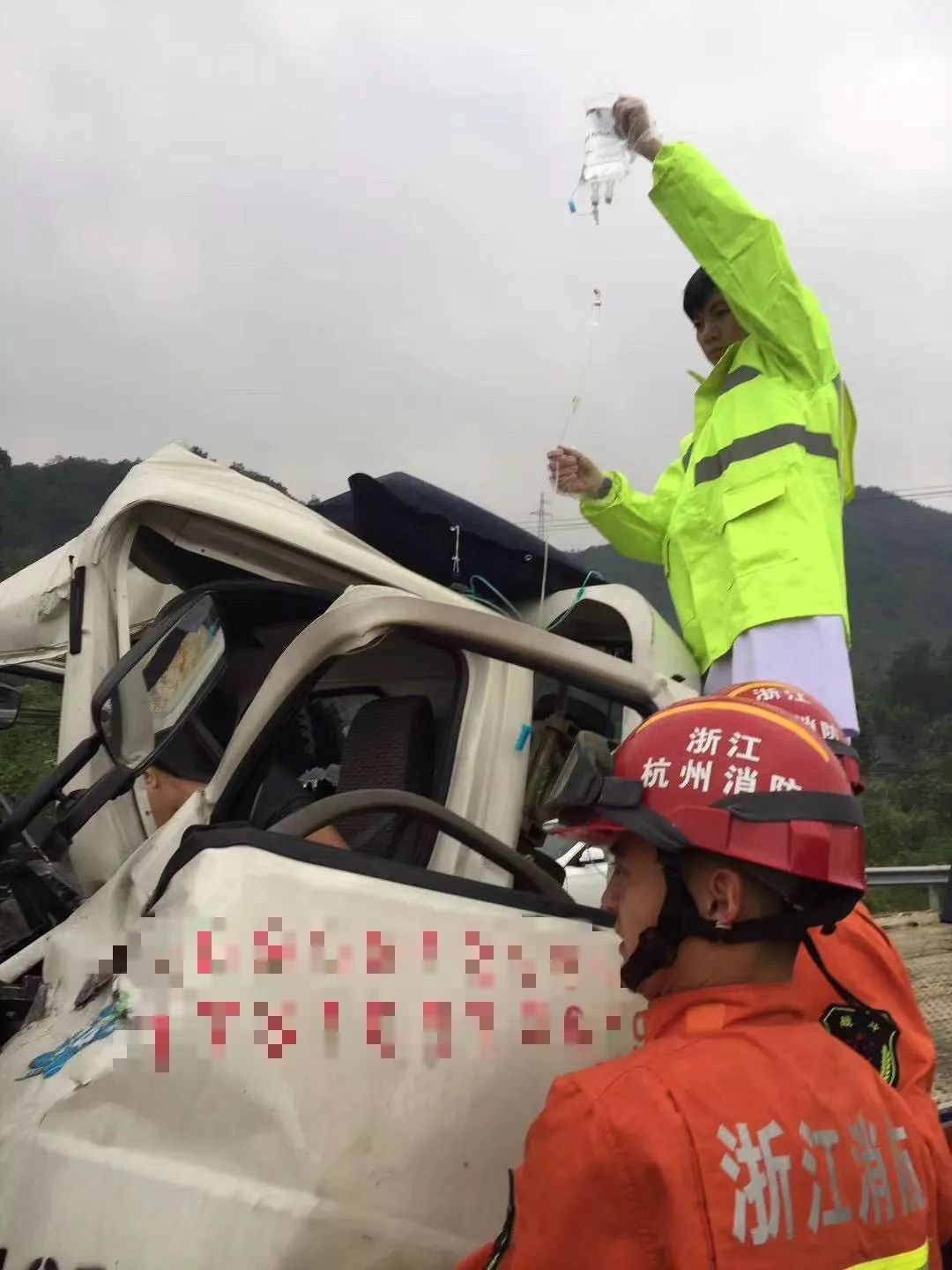 富阳今天有车祸图片