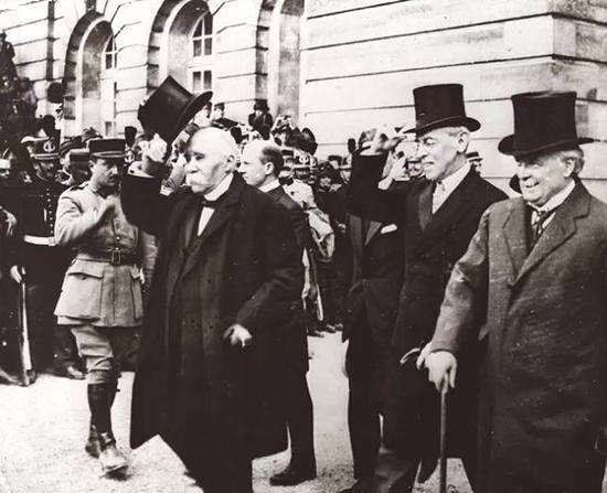 第一次世界大战后的巴黎和会奠定了和平也放出了魔鬼