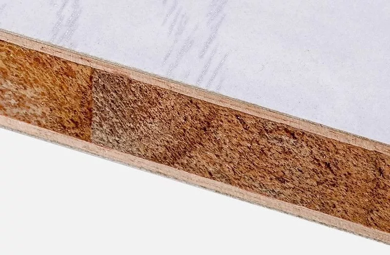 二看:板材横截面质量上乘的板材表面应光滑,无缺陷,如无死结,挖补,漏