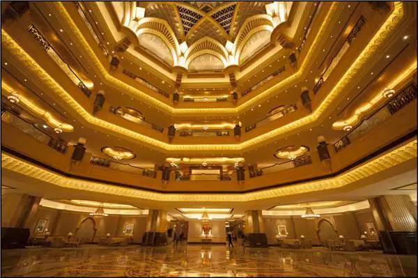 46吨黄金打造,金碧辉煌或王室成员等政治性的人物酒店也主要是接待