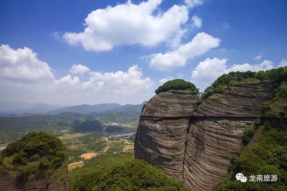 肖茂雨 摄九连山位于赣粤边界,南岭山地东部的龙南县境内,因环连赣粤