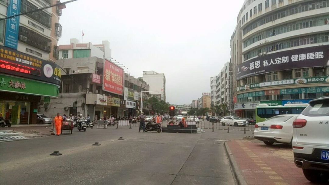 文明路香洲路口(紅綠燈路口)▼四馬路口▼受汕尾市區文明路(奎山橋-四