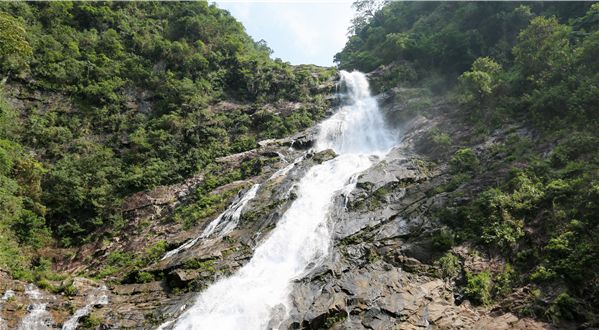 重陽登高不遠遊,大里瀑布解千愁_陵水