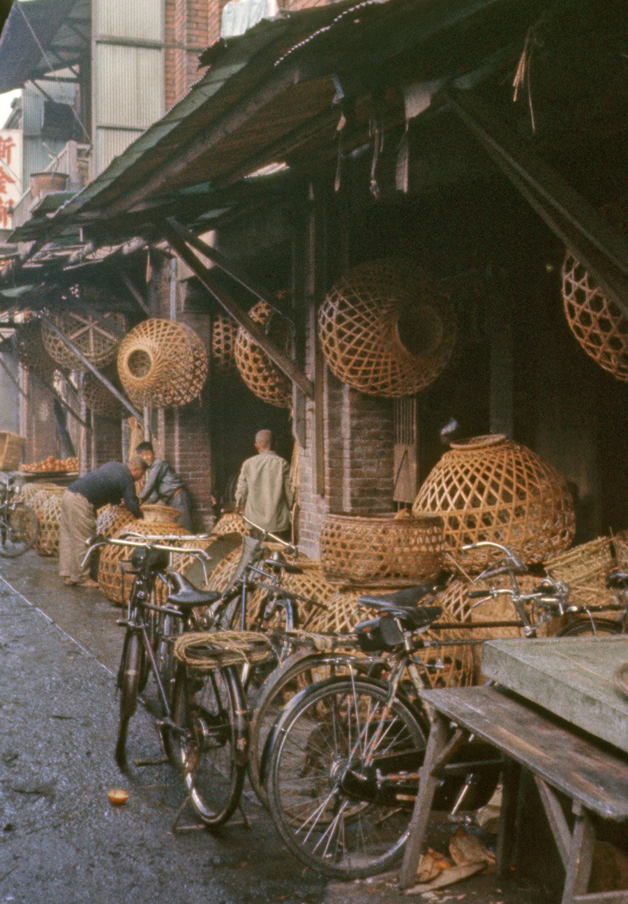 老照片七十年代台北南京西路上悠闲自得的百姓生活