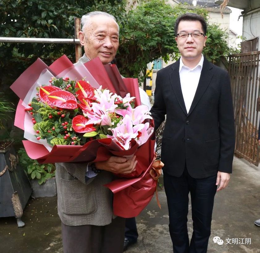 10月16日,中共江阴市委常委,宣传部部长程政来到了2011年中国好人周森