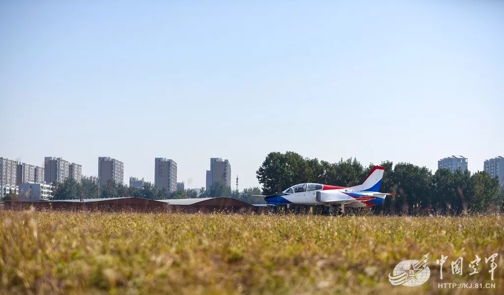 空軍石家莊飛行學院某旅飛行學員首次單飛