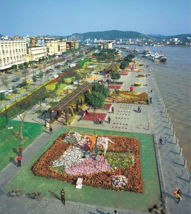 沿江路▲上世紀80年代,城河路▲1978,鎮海後大街舊貌小城舊貌時間如