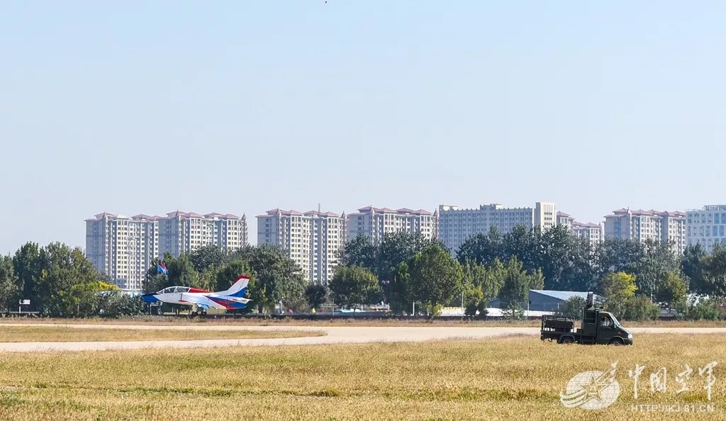 空军石家庄飞行学院某旅飞行学员首次单飞