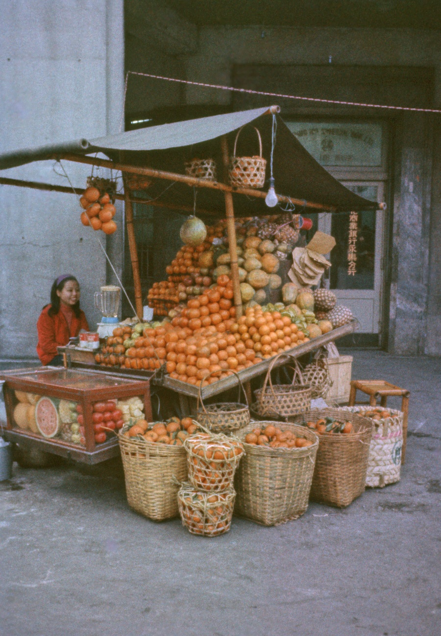 老照片:七十年代台北南京西路上悠闲自得的百姓生活