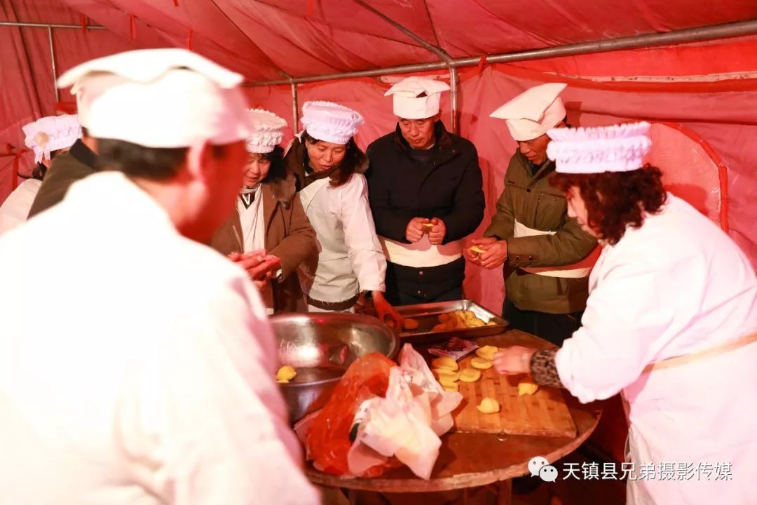 2018年1月27日,是逝者去世三天之日,家裡要舉辦三天地祭奠活動,靈堂