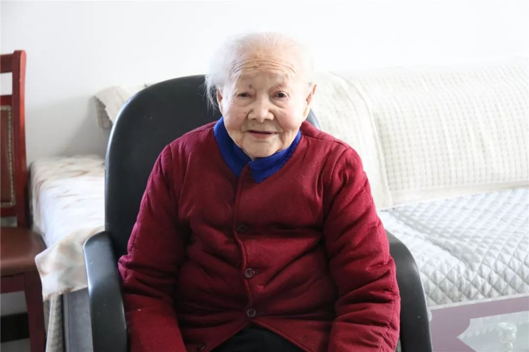 100岁老人照片一百岁图片