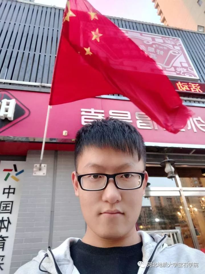 杨剑the end此次活动的开展,使我院学子对国旗的历史与相关法律有了