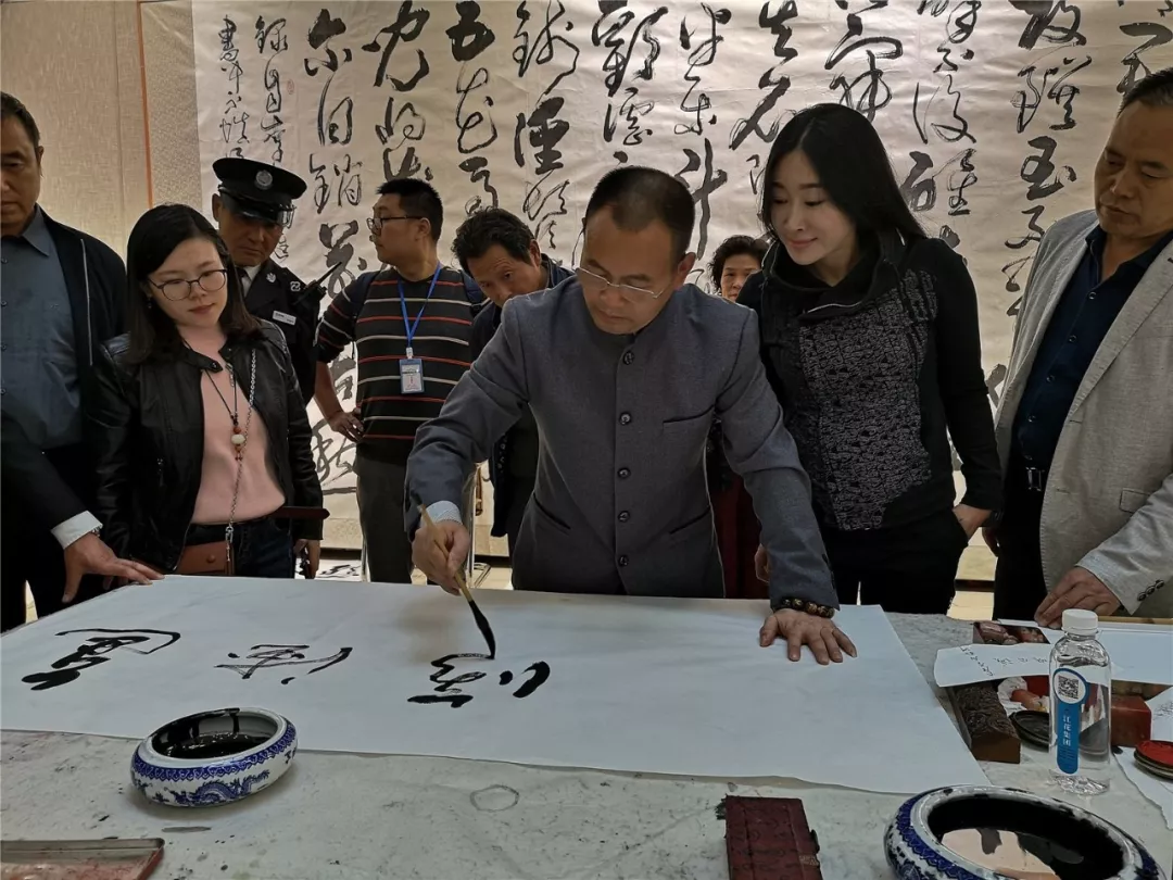 晋安书协代表与临沂书友交流笔会在临沂市文化中心成功举行_邱瑞坤