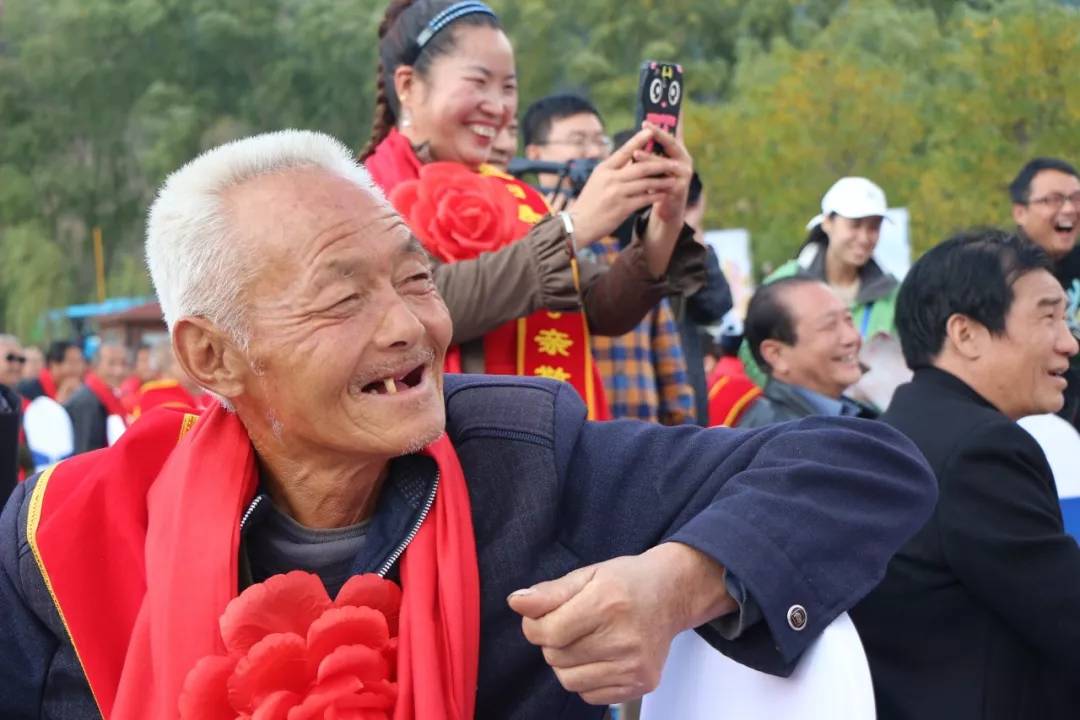 昨日重陽盡孝心文化下鄉頌真情看看藍田老人們有多開心