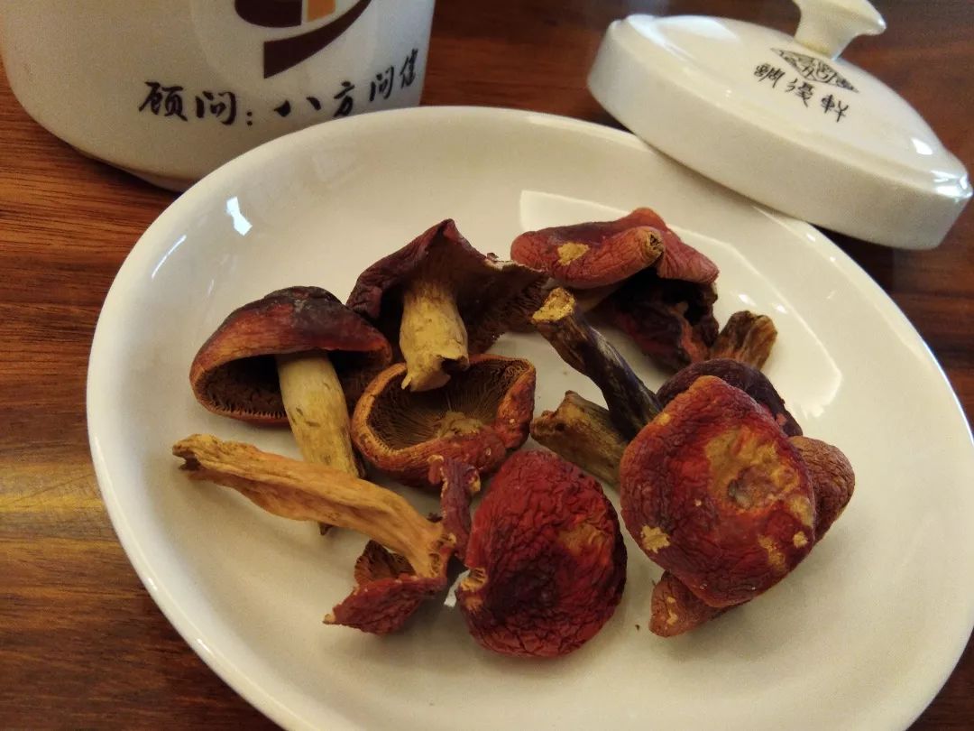 夷芳養生菜——溫中益氣,養血活血紅菇雞湯