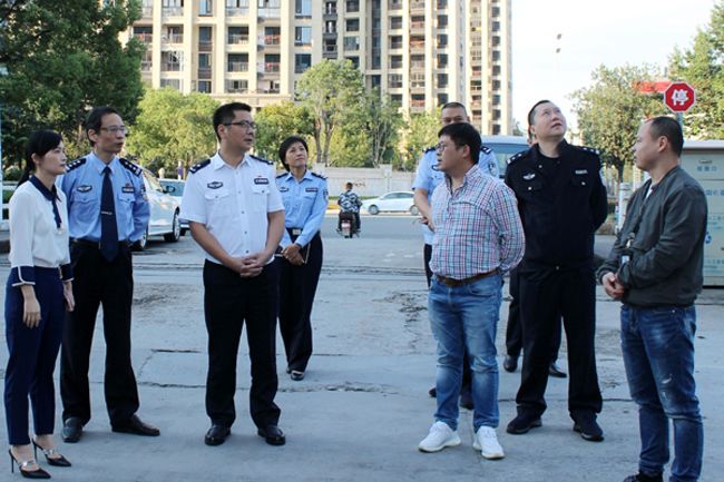 10月11日下午,副区长,公安局长毛伟平赴景山街道开展安全生产,消防