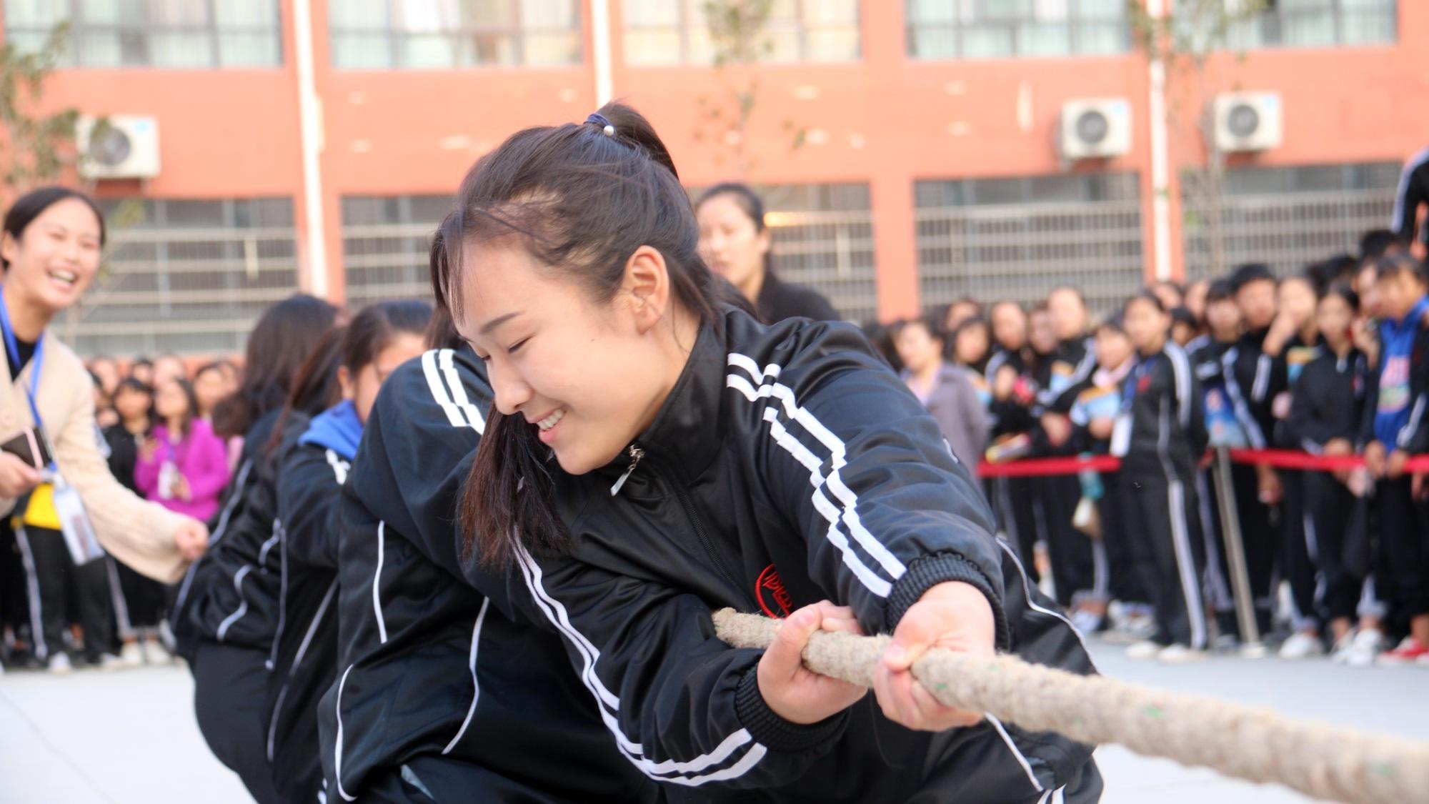 巾幗不讓鬚眉鄭州商業中等專業學校女子拔河比賽再起風雲