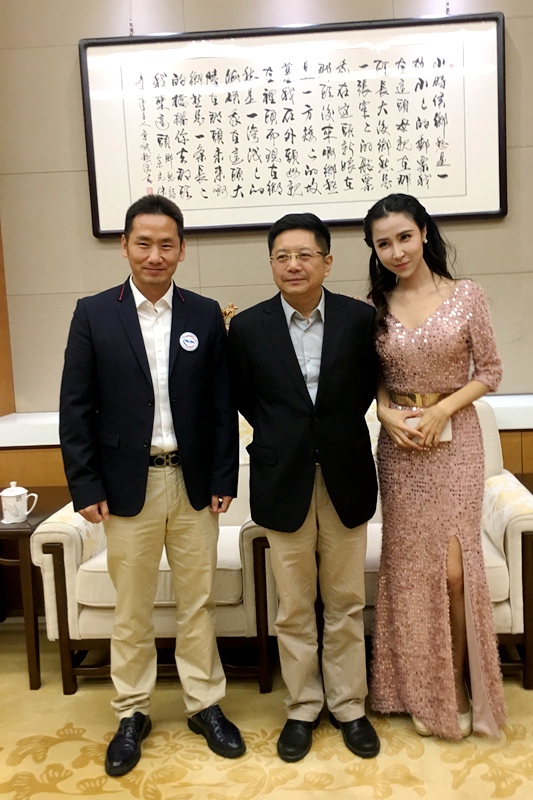 作为内地网络新媒体文化传播代表,郑云导演曾多次参与海峡两岸青年