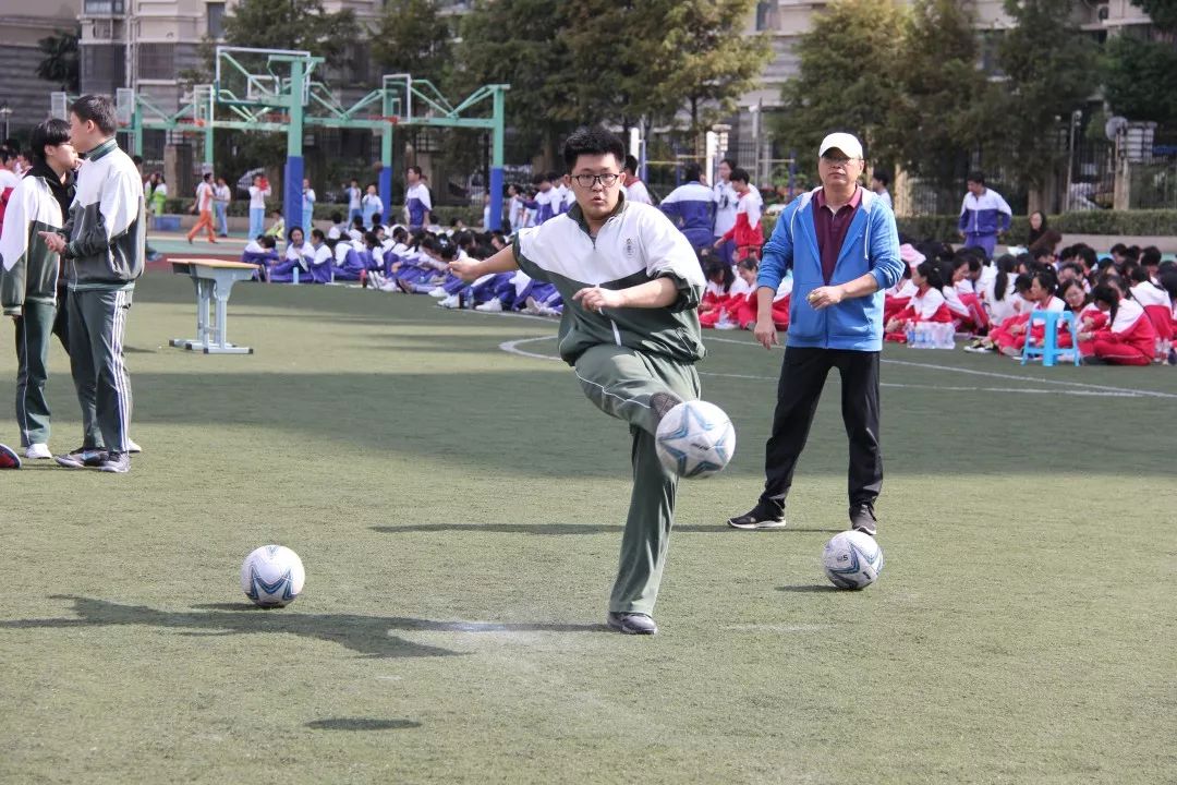 青春赤子上海市曹杨中学举行运动让青春更出彩秋季田径运动会