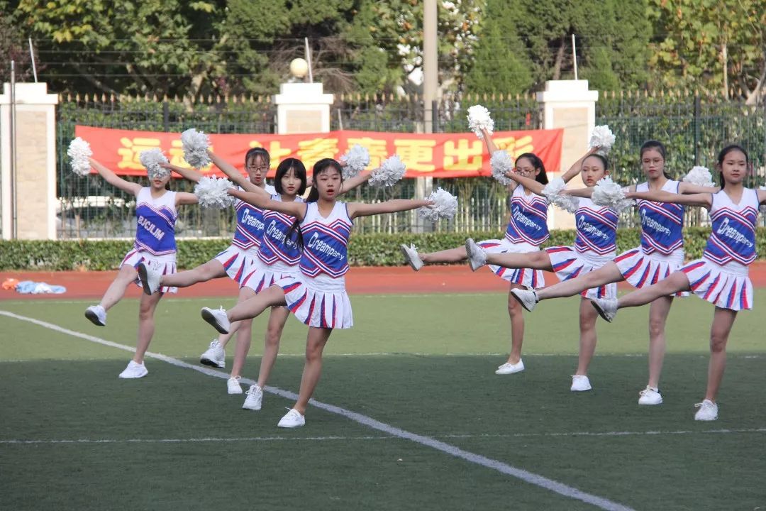 青春赤子上海市曹杨中学举行运动让青春更出彩秋季田径运动会