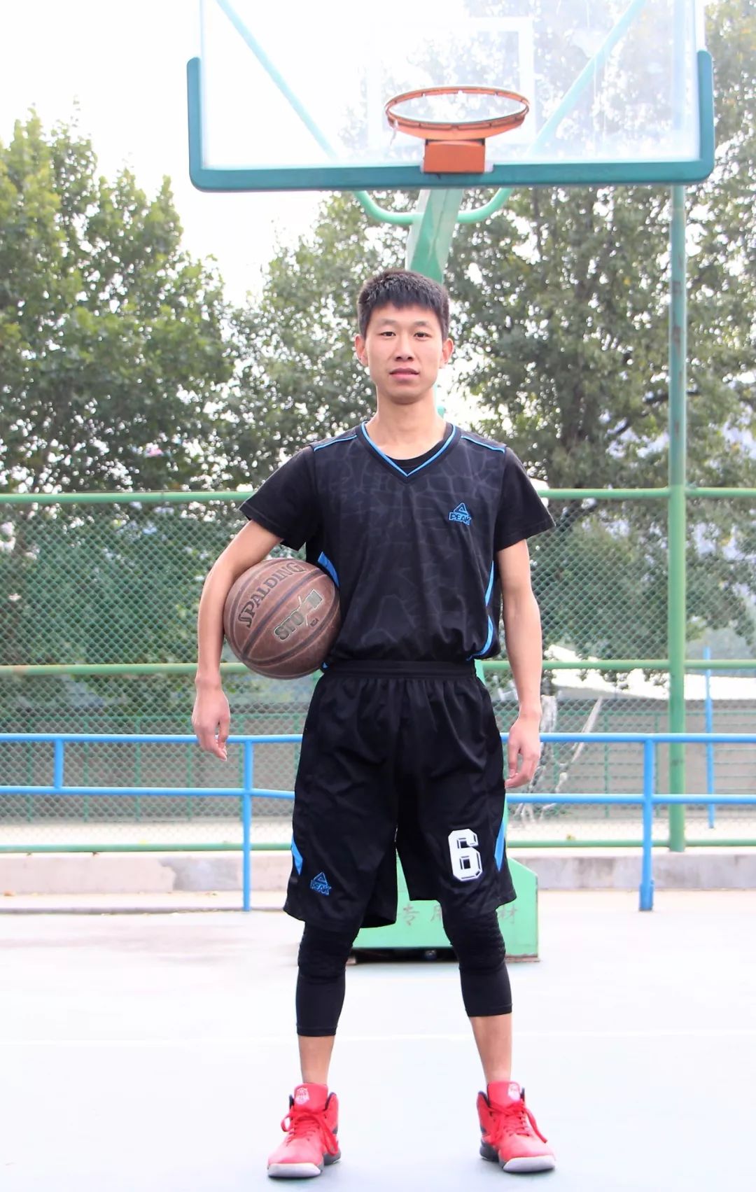 张义篮球运动员图片