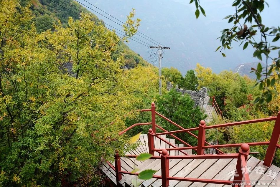 大美清水遊千年古剎花石崖賞風景名勝萬紫山