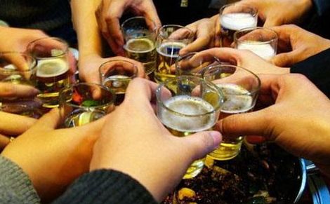 22岁小伙参加婚宴醉亡,酒桌上遇见喝醉的人,滁州人记得千万