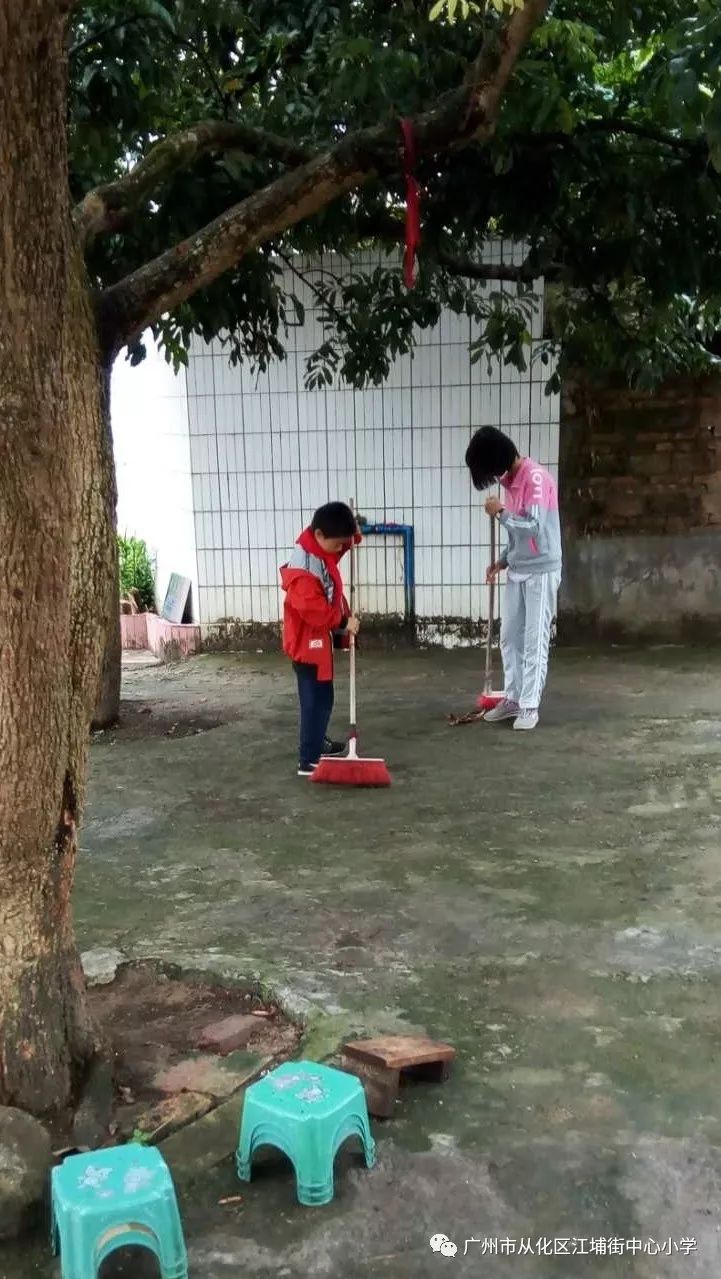 從化區江埔街中心小學參加小手拉大手村校共建清潔家園大行動活動