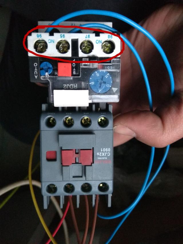 過載電流可調節的斷路器,有一組常開一組常閉觸點