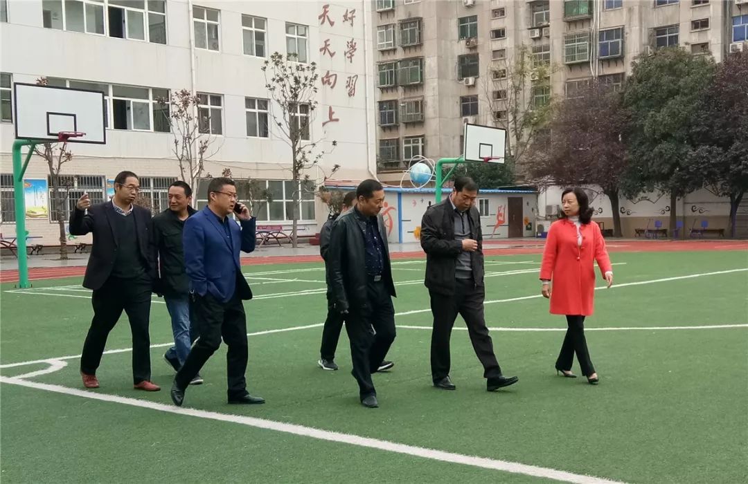 怀仁华杰小学校长图片图片