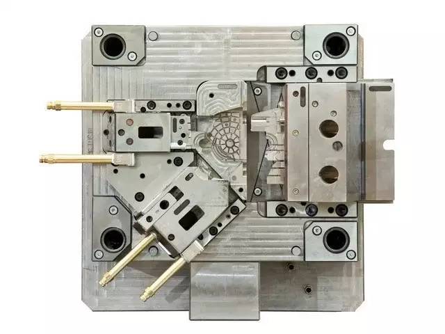 豐田模具消滅鉗工好模具依靠好的設計與製造