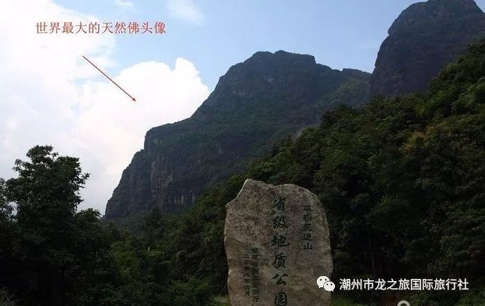 如遇雨季或水流充沛,靈通巖山頂的流泉飛瀑,猶如珠簾高掛,身臨其境,嘆