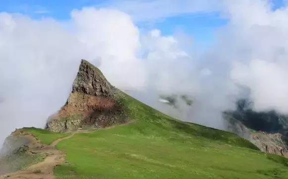 守卫长白山天池的十六尊天神——云上长白十六峰!