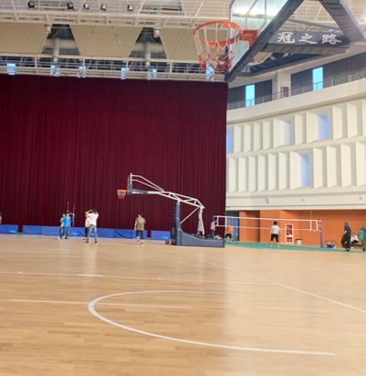 四川传媒学院篮球场图片