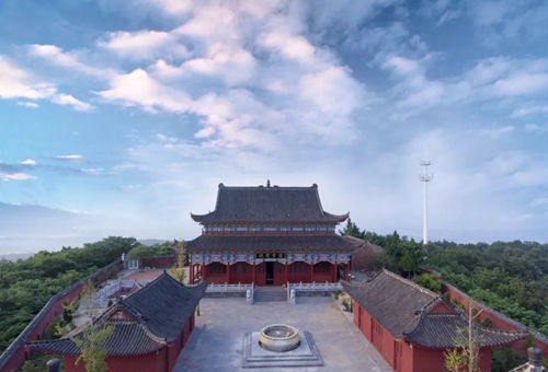 安山森林公園屬北亞熱帶向暖溫帶過渡的季風性氣候區,氣候學上的0