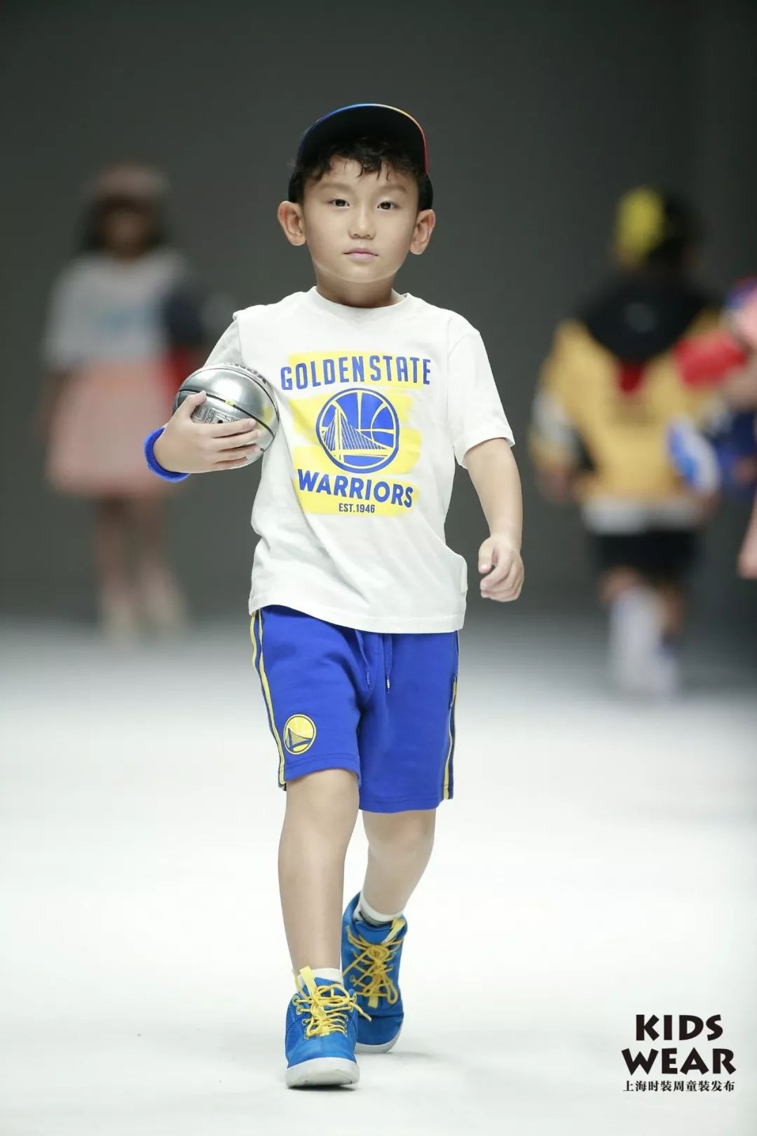 2019ss上海时装周kids wear完美收官 七色风童模横扫国际t台秀图全集!