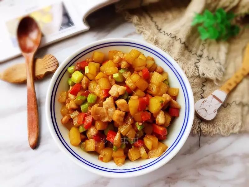 蘆筍土豆炒肉丁美味又簡單下飯拌麵都可以