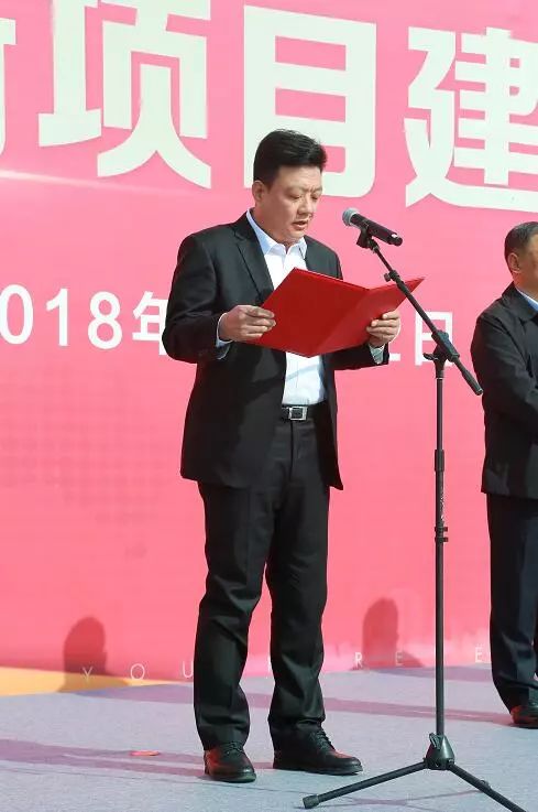 牟平区区长高君勃代表区委,区政府发表致辞,对八年来,龙湖集团为烟台