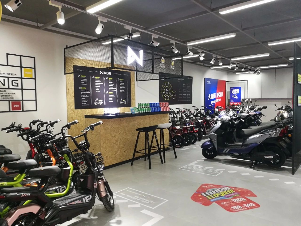 电动车店内部摆放图片图片