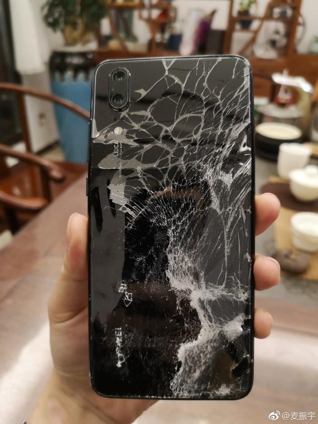 手机摔得粉碎想要照片图片