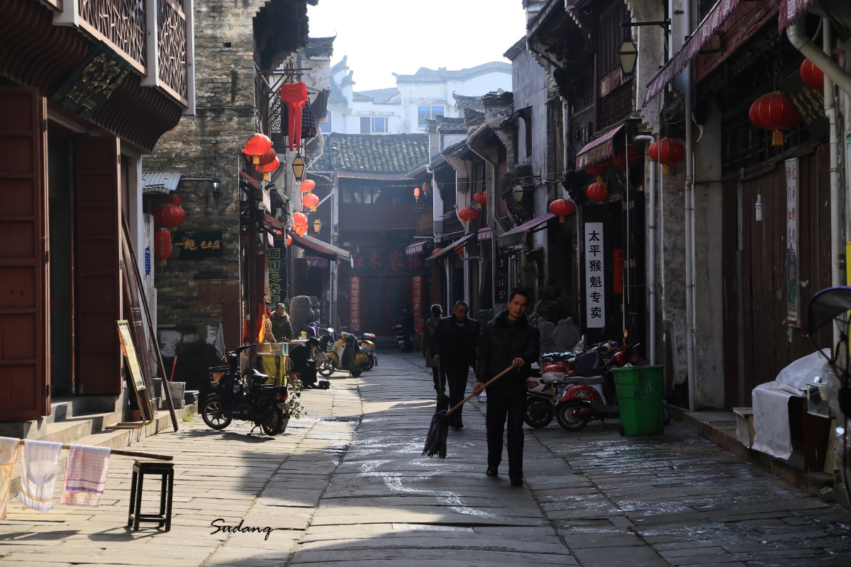 中国保留最完整古街,迄今500年,放眼望去只有游客和商铺