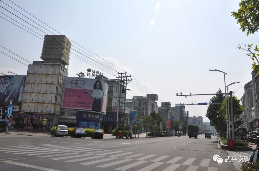 武平交警:自动抓拍已上线~机动车不礼让行人,罚100元扣3分!