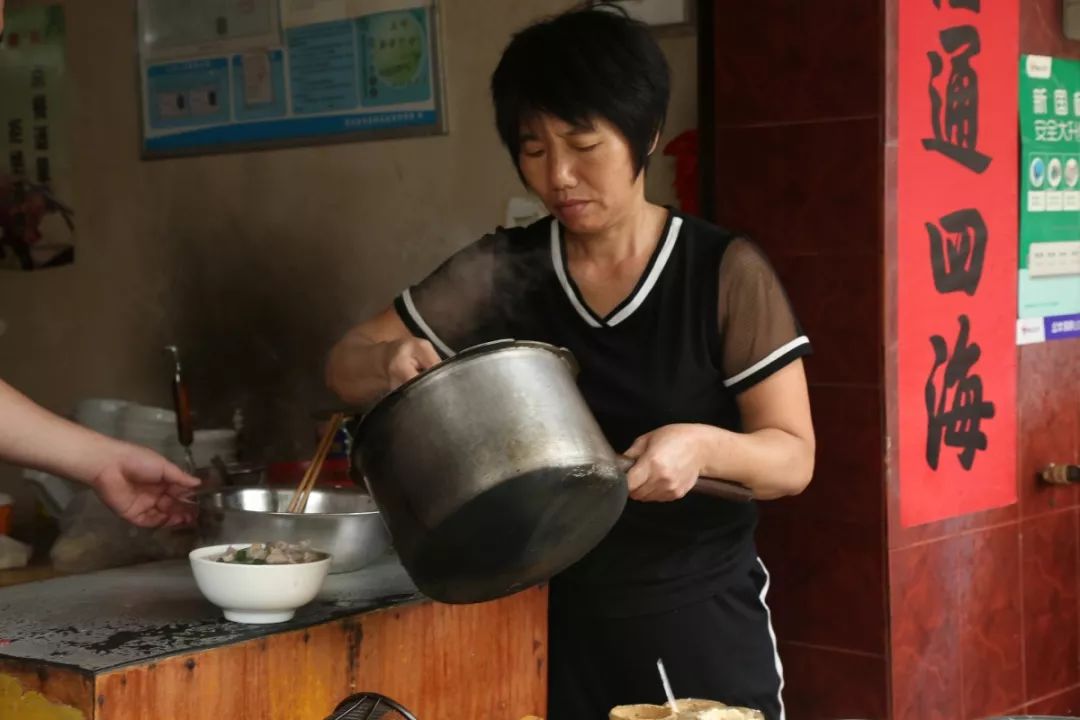 惠东这家老店坚持用高压锅煮早餐25年,笨功夫背后藏着"用心.