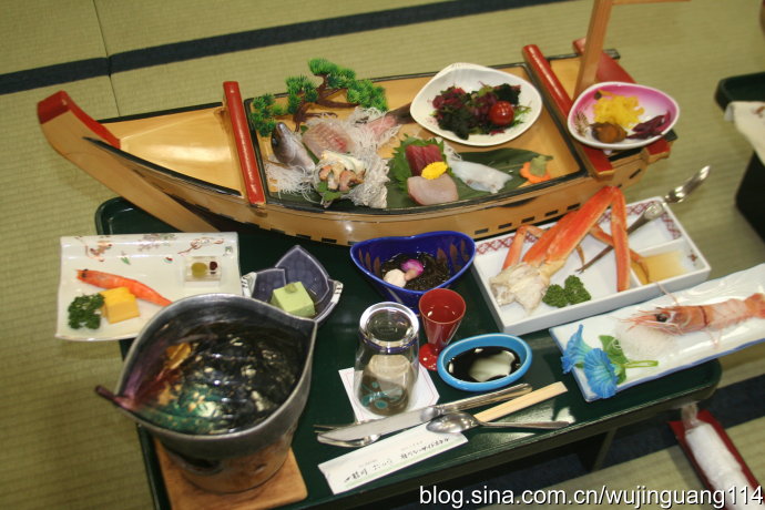 在日本相扑运动员餐厅吃饕餮大餐(组图)