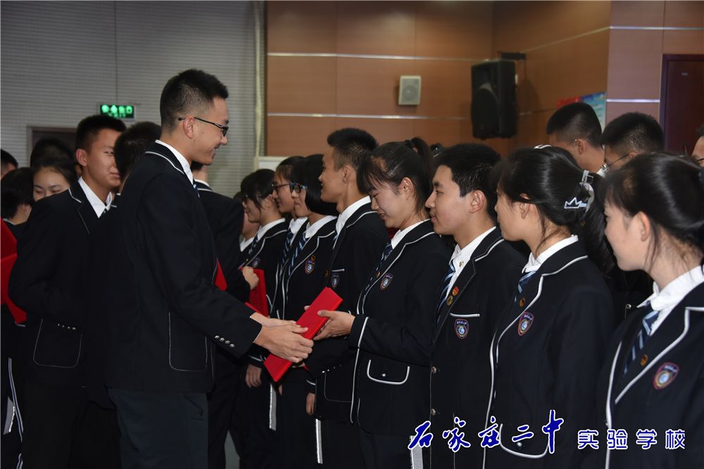 石家莊二中實驗學校召開學生會德青志願服務隊國旗護衛隊第一次全體