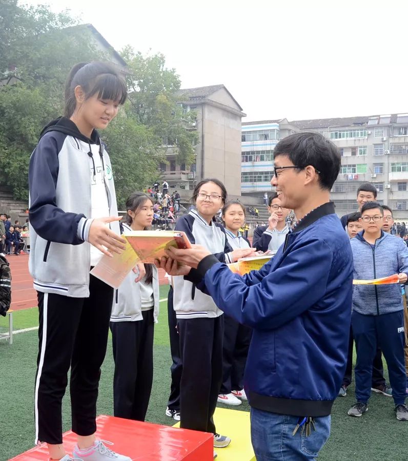 临川一中隆重举办第五十一届师生田径运动会