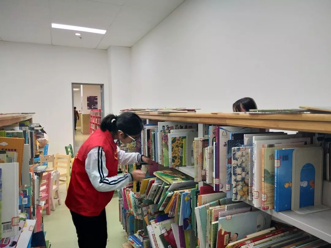 志願服務傳遞書香丨記我校志願者走進市圖書館活動