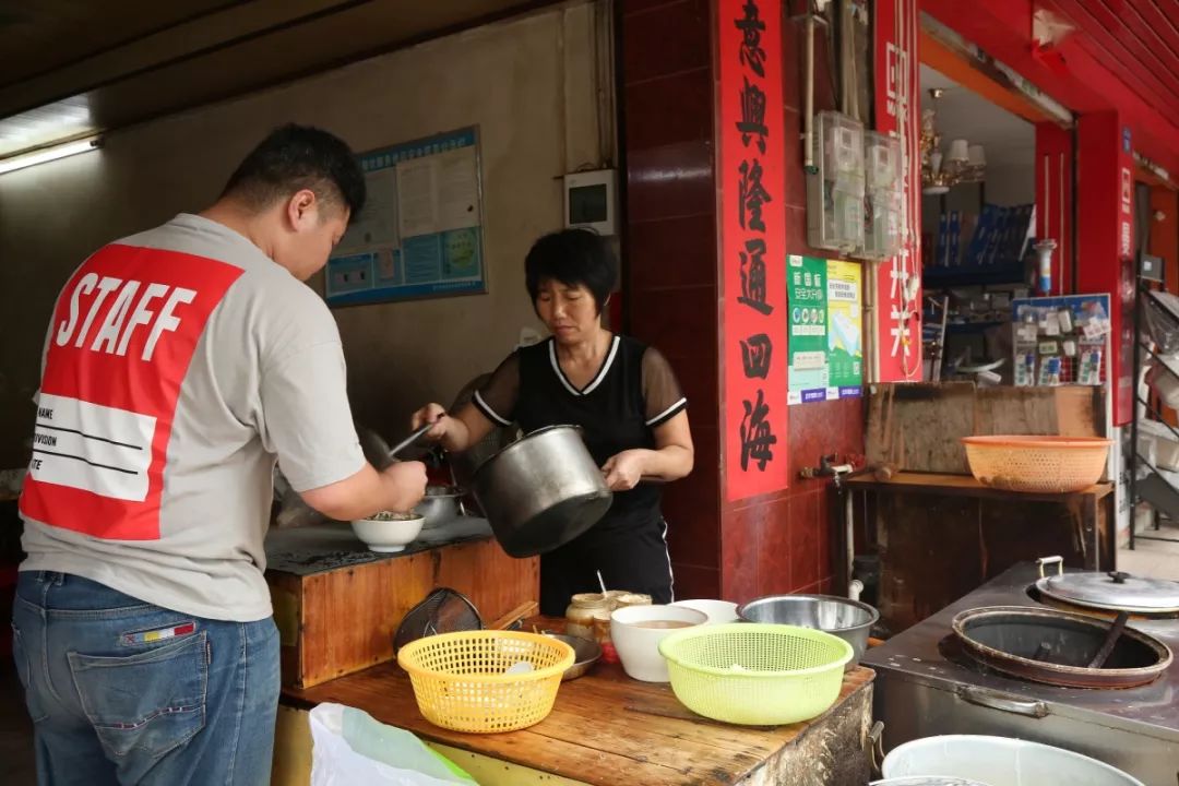 惠东这家老店坚持用高压锅煮早餐25年,笨功夫背后藏着"用心.