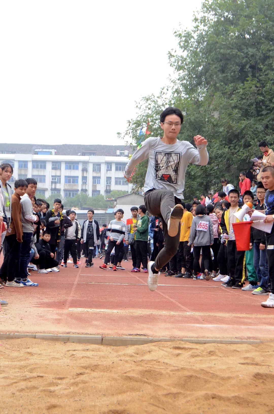 临川一中隆重举办第五十一届师生田径运动会